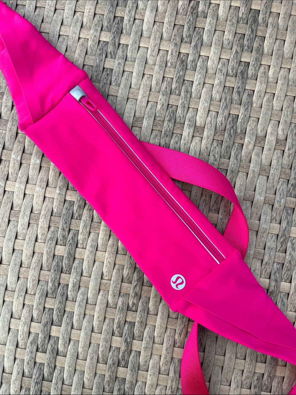 Lululemon Fast and Free Running Belt in Jeweled Magenta size L/XL - Picture 3 of 11